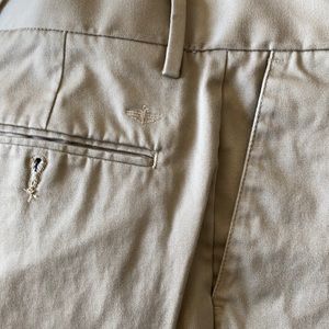Dockers Flat Front Straight fit Khakis 33x32